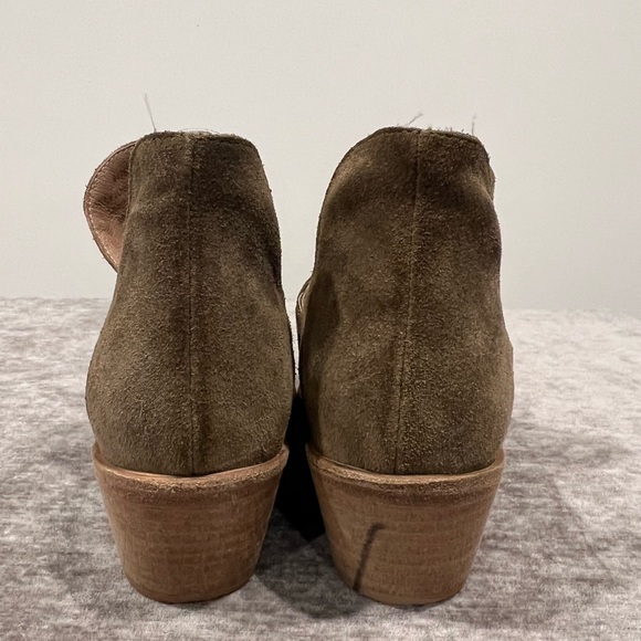 Garnet Hill green suede booties size 7. - Picture 5 of 7